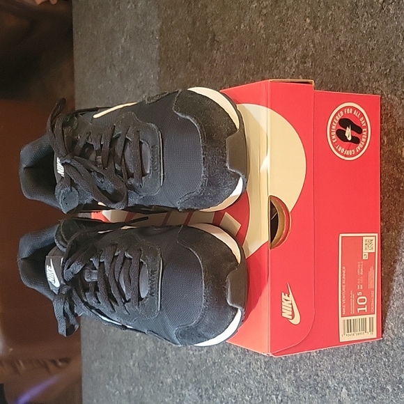 Men's Nike Venture Runner shoes - Picture 2 of 12